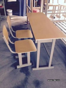 合肥生产中小学生课桌椅厂家批发供应钢木培训课桌椅
